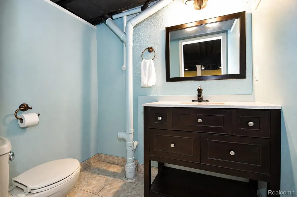 22783 Shadowglen Drive Farmington Hills City MI 48335