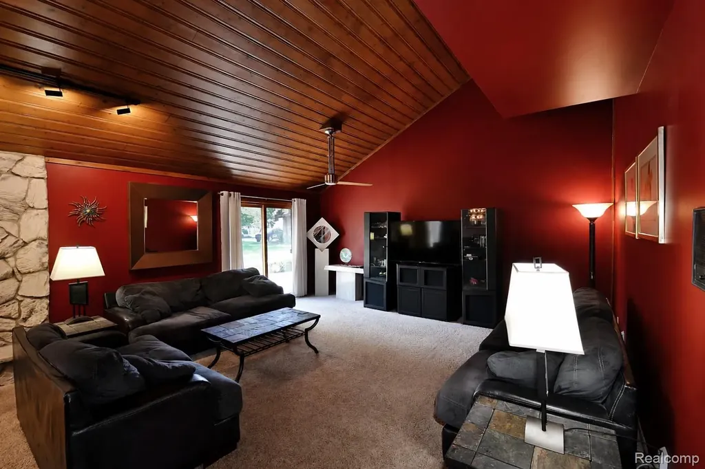 22783 Shadowglen Drive Farmington Hills City MI 48335