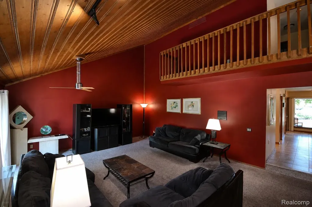 22783 Shadowglen Drive Farmington Hills City MI 48335
