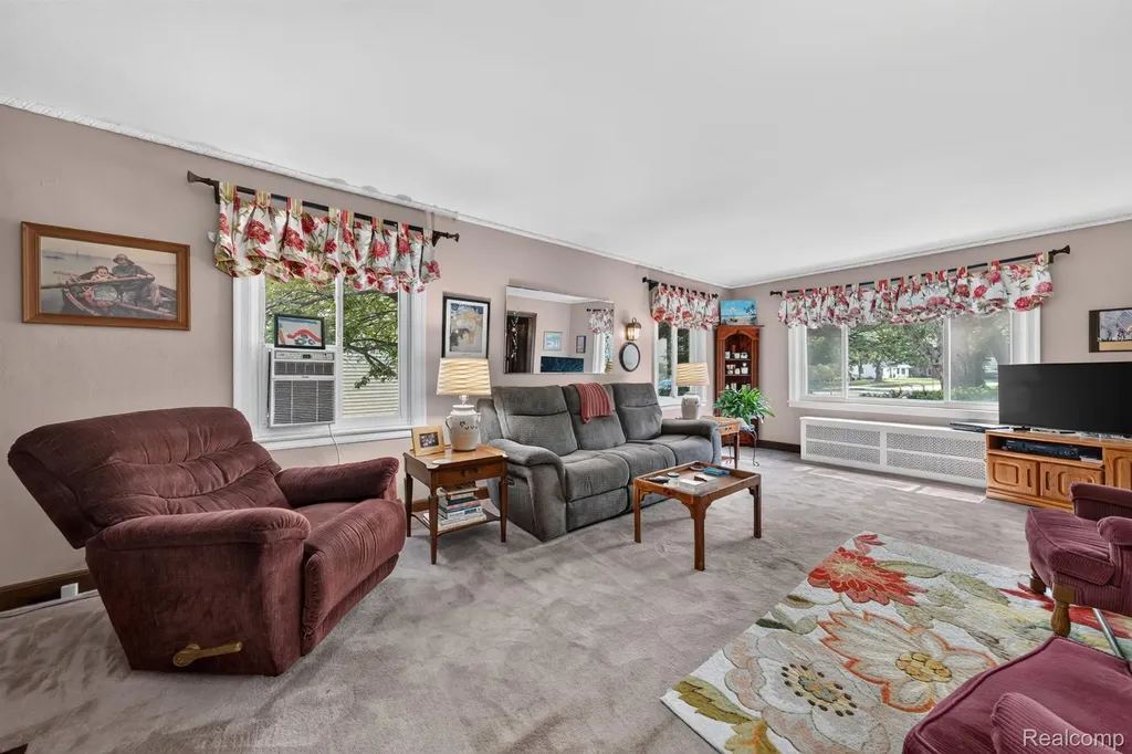 31710 Glencoe Drive Beverly Hills Village MI 48025
