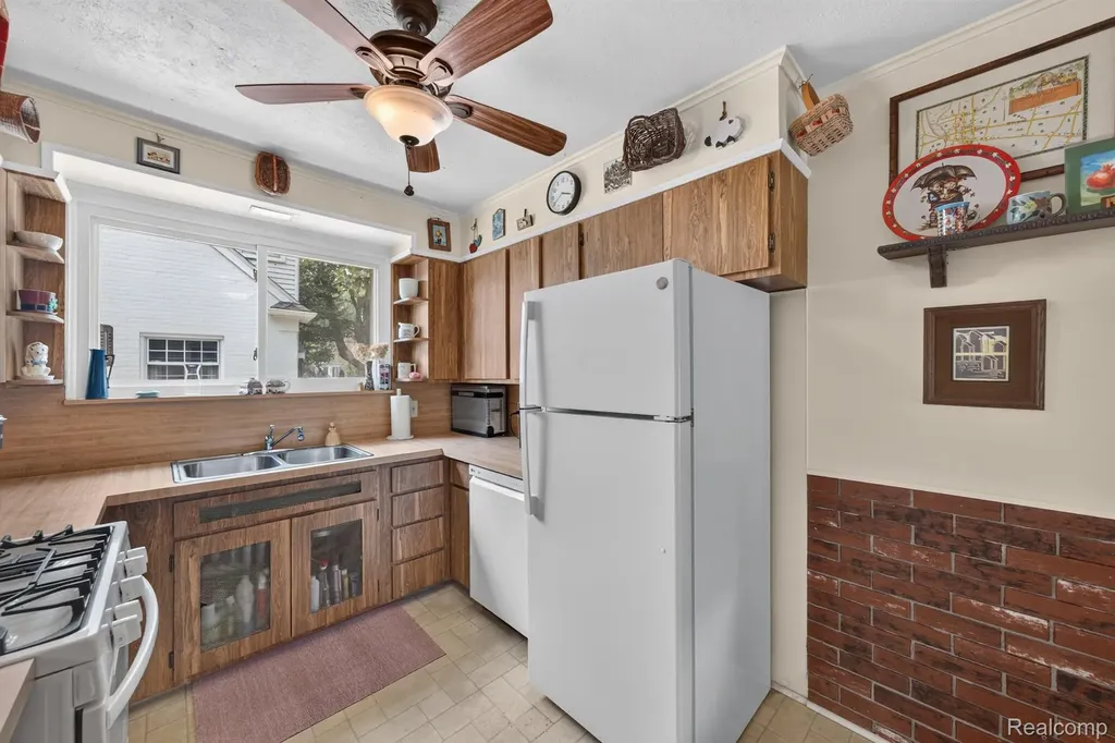 31710 Glencoe Drive Beverly Hills Village MI 48025