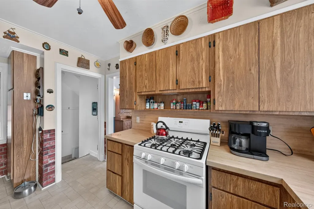 31710 Glencoe Drive Beverly Hills Village MI 48025