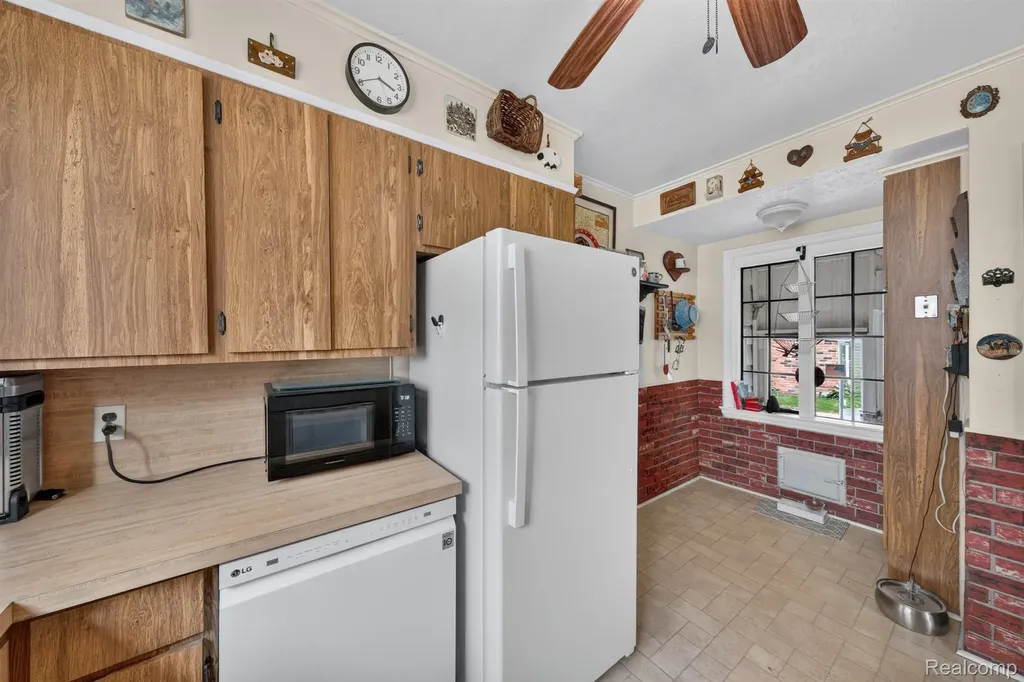 31710 Glencoe Drive Beverly Hills Village MI 48025