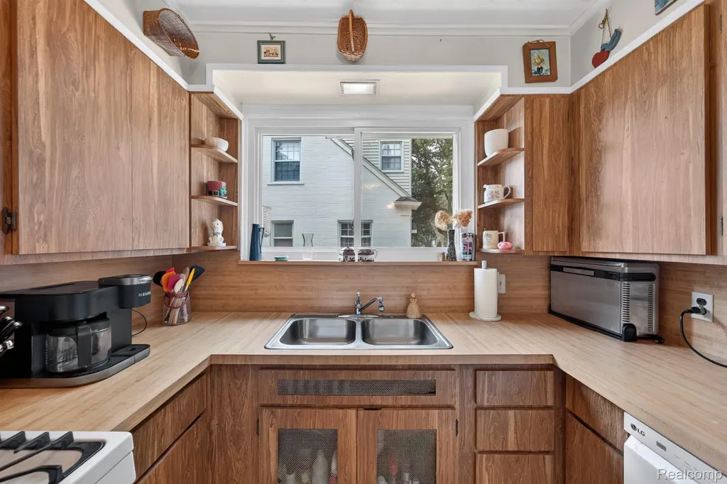 31710 Glencoe Drive Beverly Hills Village MI 48025