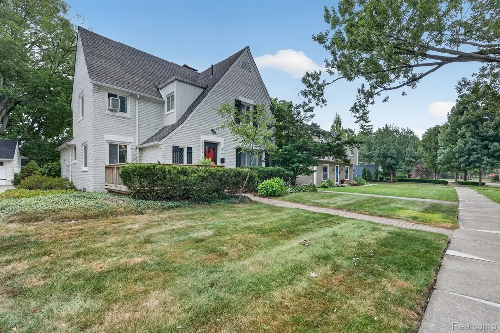 31710 Glencoe Drive Beverly Hills Village MI 48025