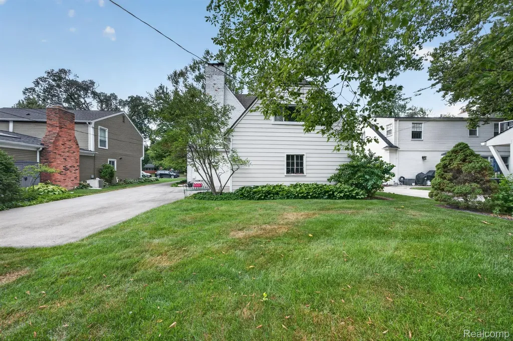 31710 Glencoe Drive Beverly Hills Village MI 48025