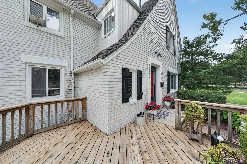 31710 Glencoe Drive Beverly Hills Village MI 48025