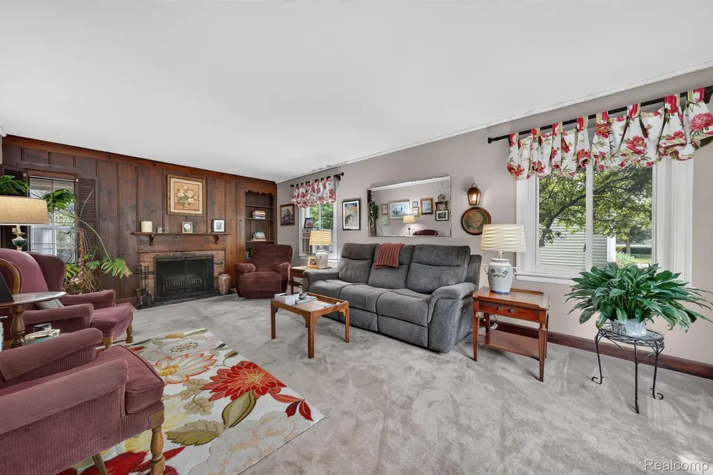 31710 Glencoe Drive Beverly Hills Village MI 48025