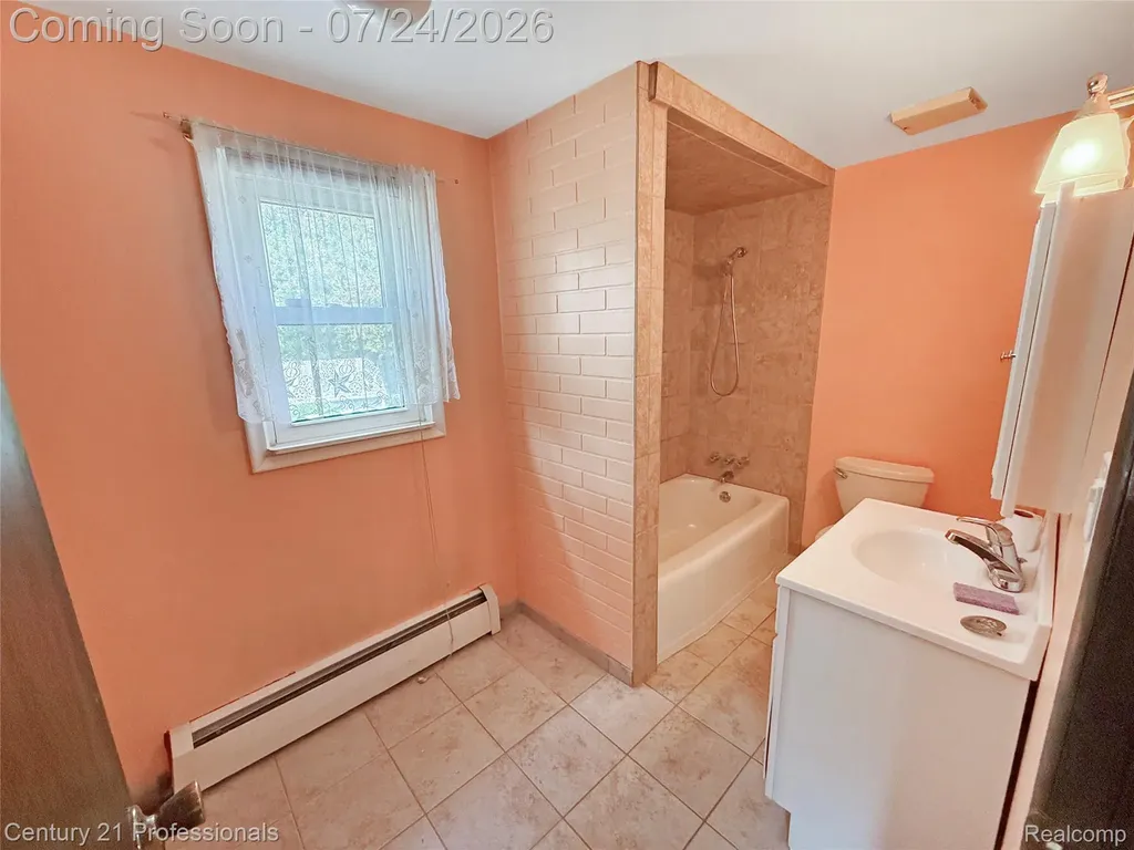 18424 Glenmore Redford Charter Township MI 48240