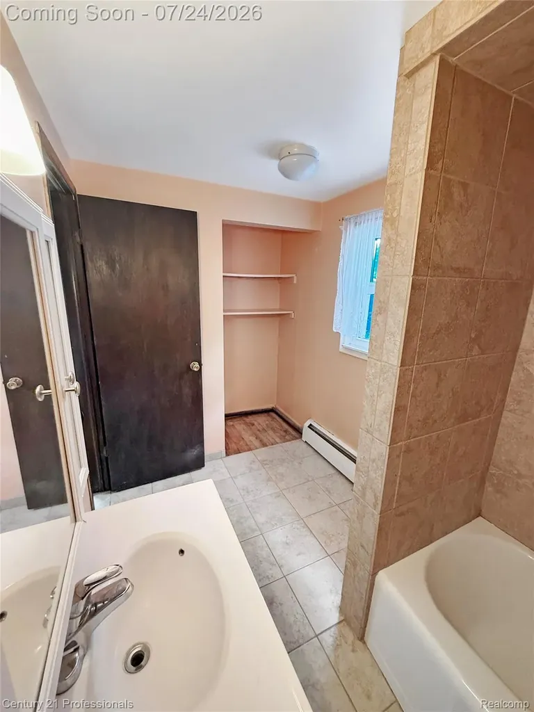 18424 Glenmore Redford Charter Township MI 48240
