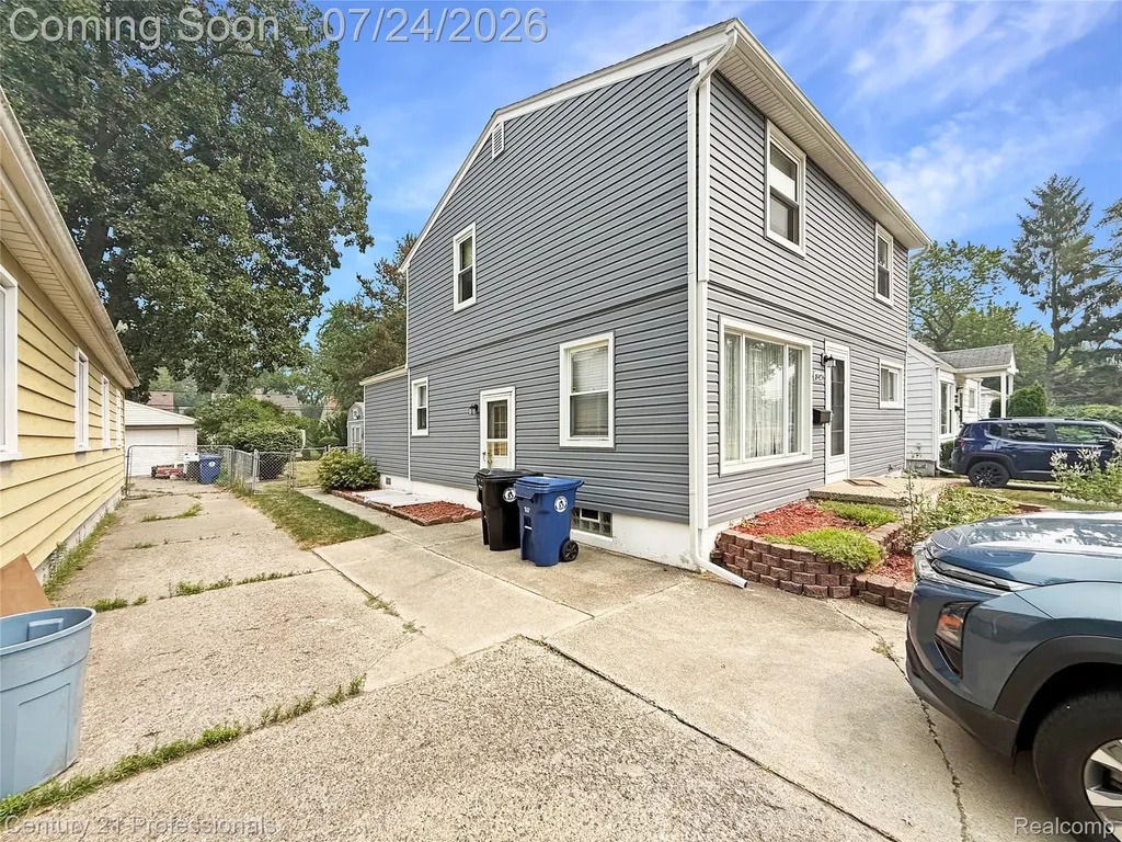18424 Glenmore Redford Charter Township MI 48240