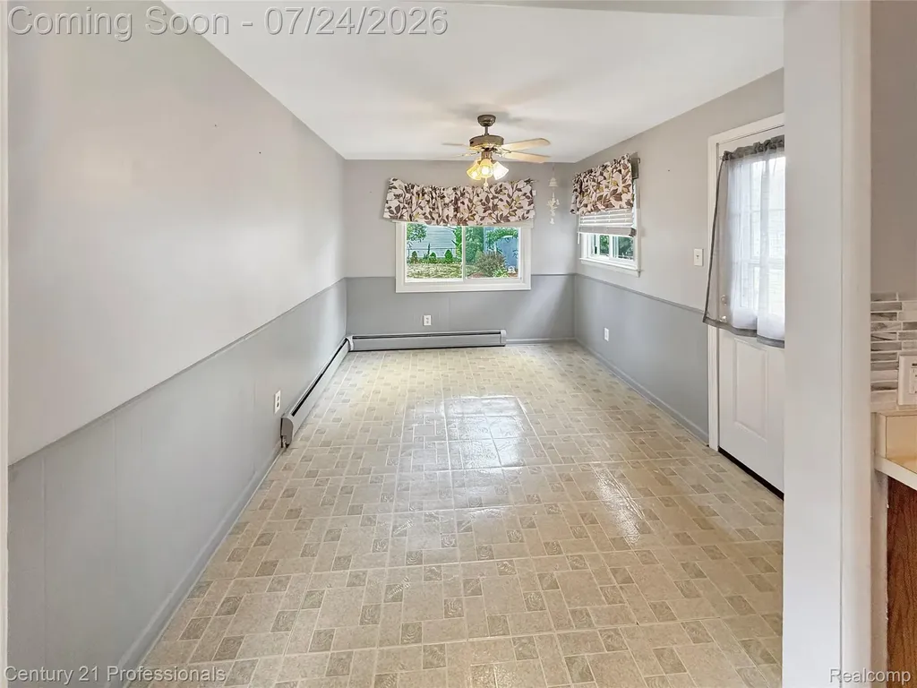 18424 Glenmore Redford Charter Township MI 48240