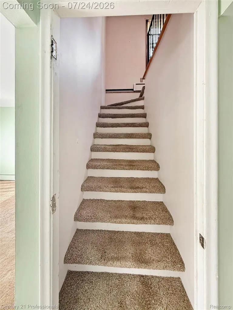18424 Glenmore Redford Charter Township MI 48240