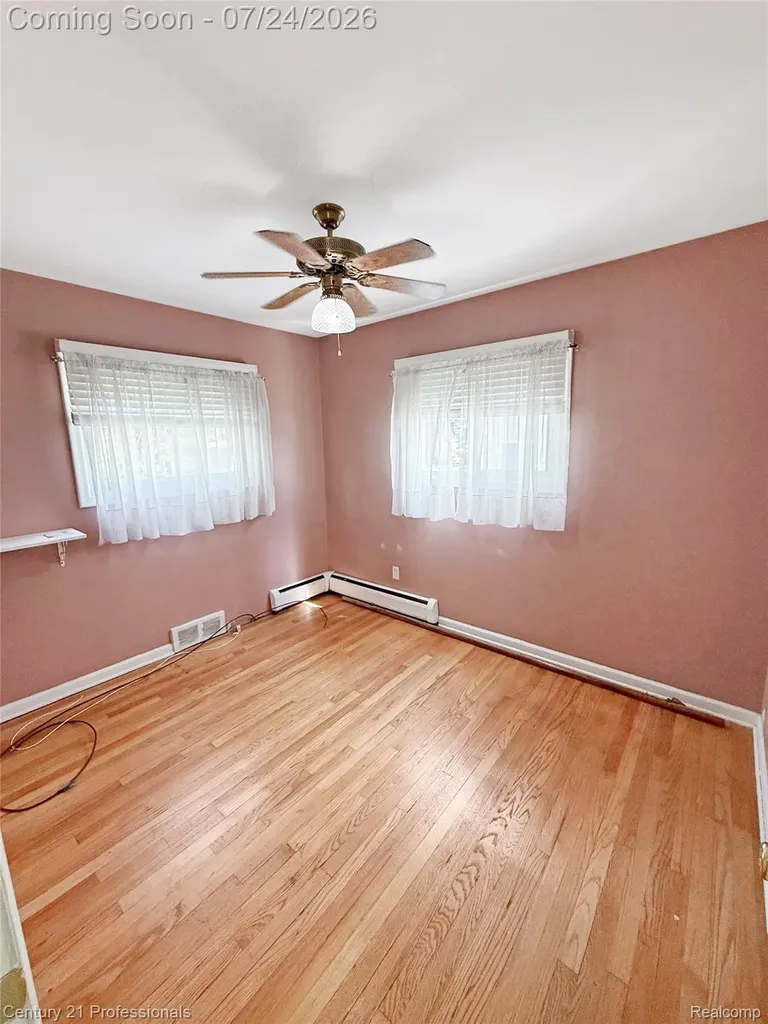 18424 Glenmore Redford Charter Township MI 48240