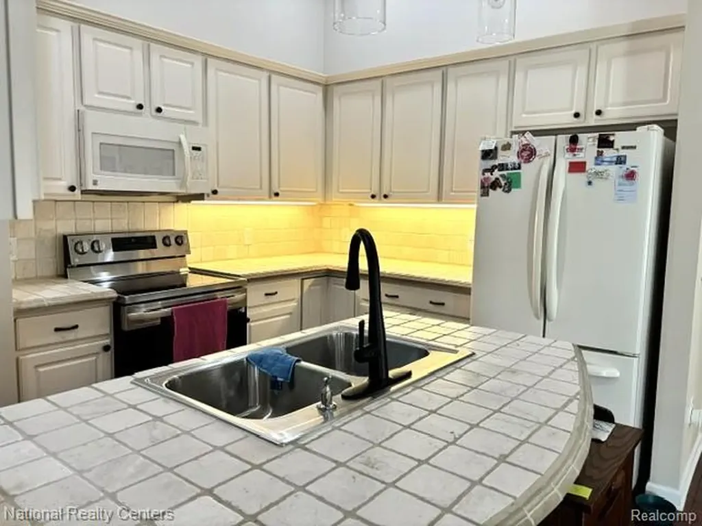 809 Chelsea Ridge Court Howell City MI 48843