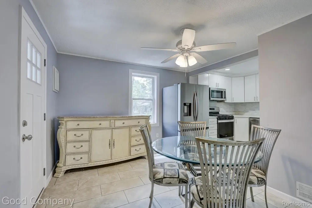 335 W Lincoln Avenue Madison Heights City MI 48071