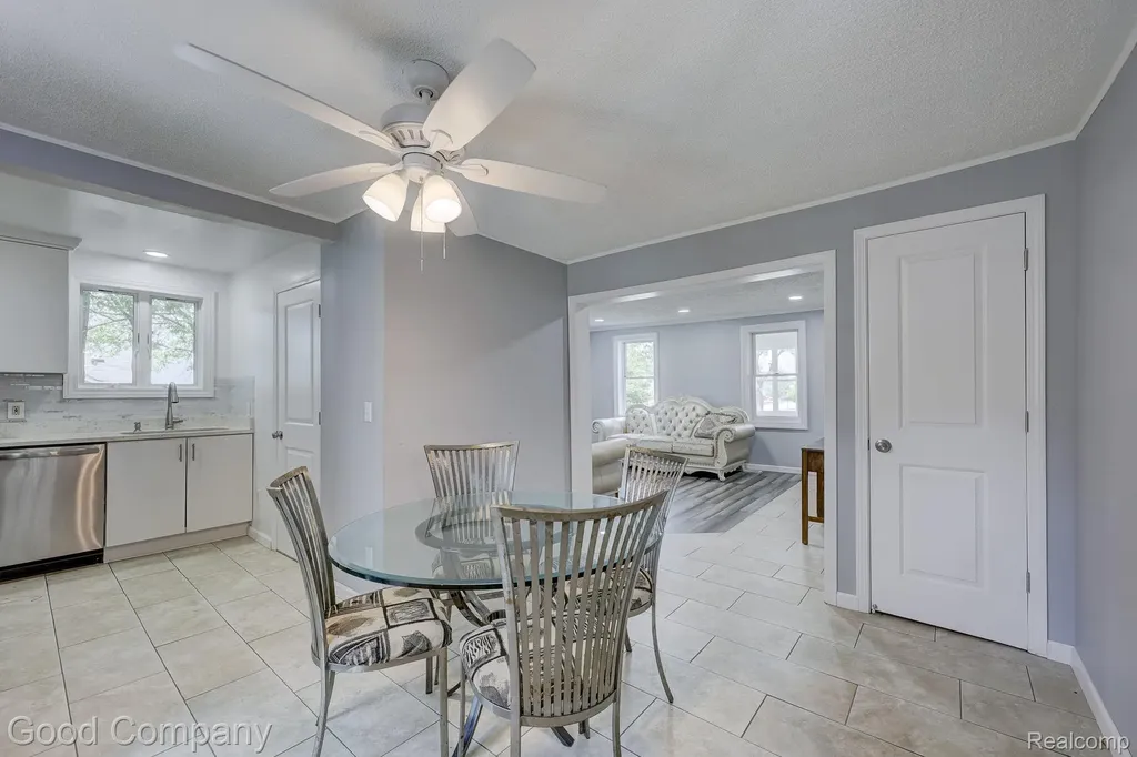 335 W Lincoln Avenue Madison Heights City MI 48071