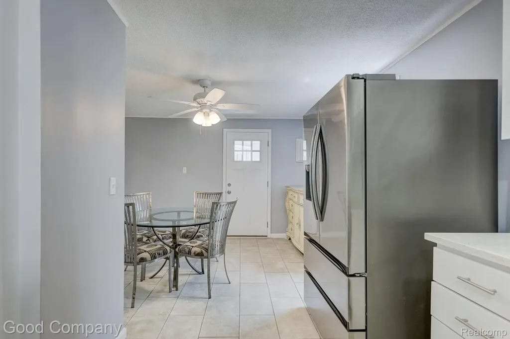 335 W Lincoln Avenue Madison Heights City MI 48071