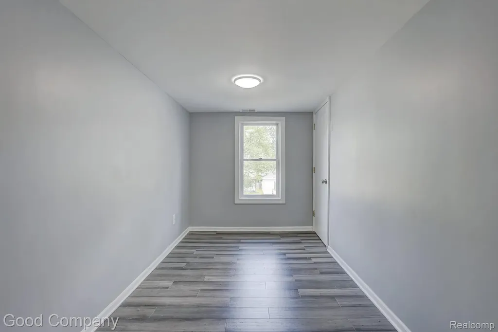 335 W Lincoln Avenue Madison Heights City MI 48071