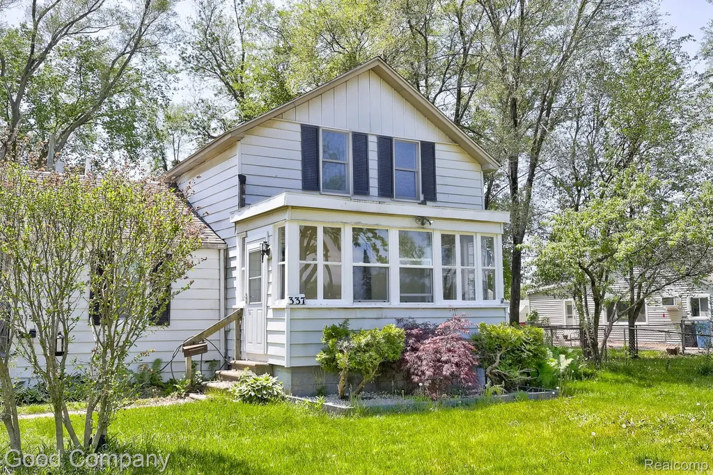335 W Lincoln Avenue Madison Heights City MI 48071