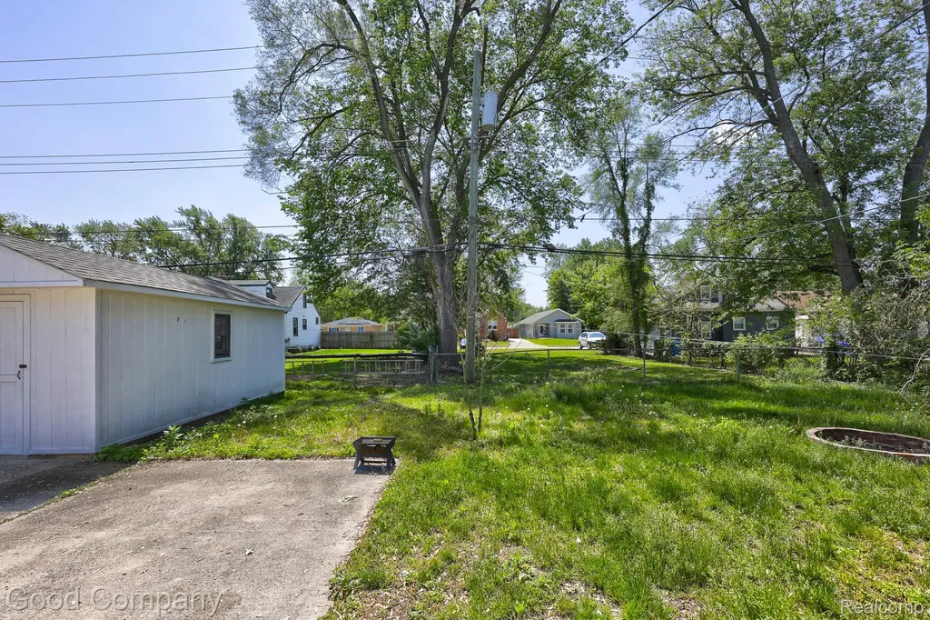 335 W Lincoln Avenue Madison Heights City MI 48071