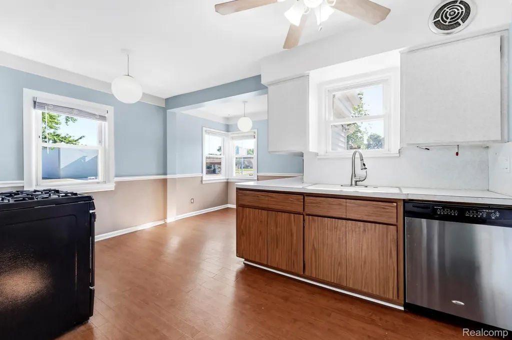 12801 Birrell Street Southgate City MI 48195
