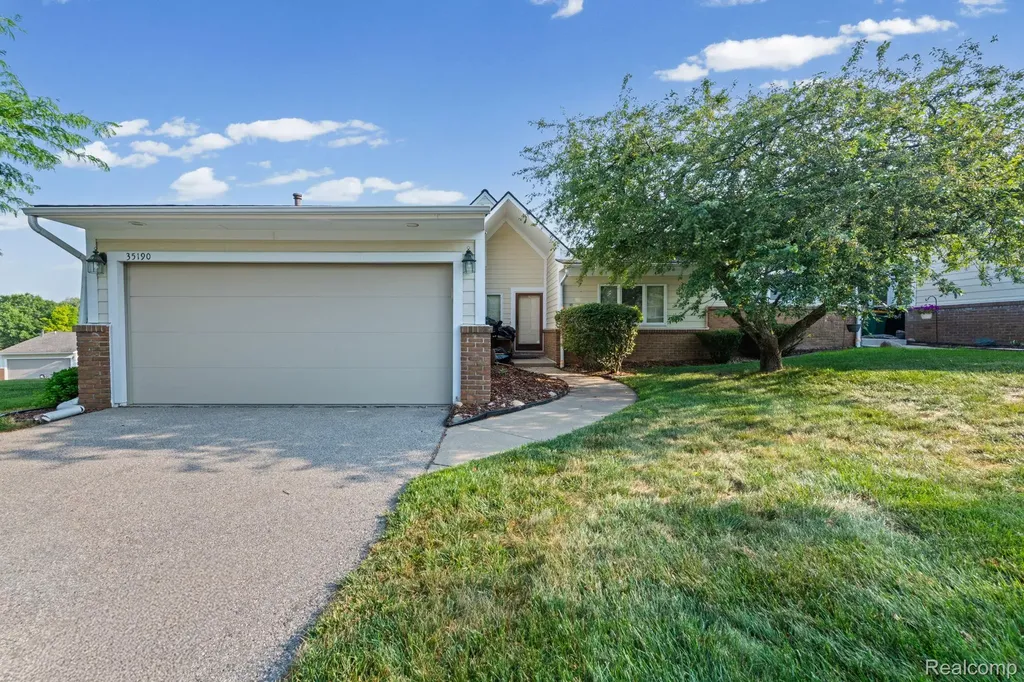 35190 Hillside Drive Farmington Hills City MI 48335
