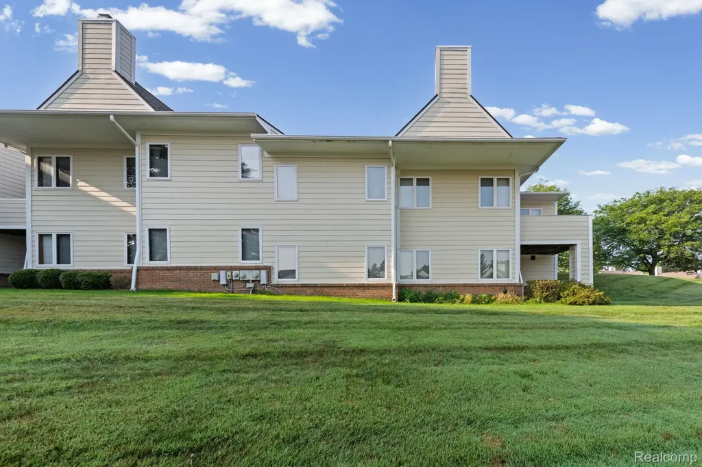 35190 Hillside Drive Farmington Hills City MI 48335