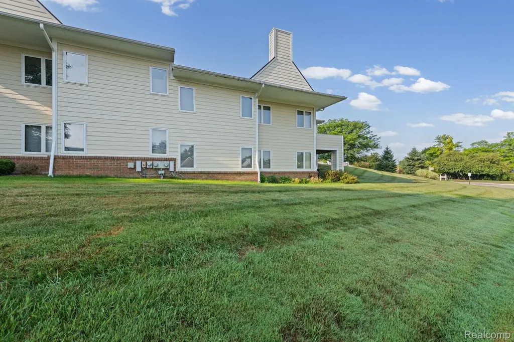 35190 Hillside Drive Farmington Hills City MI 48335