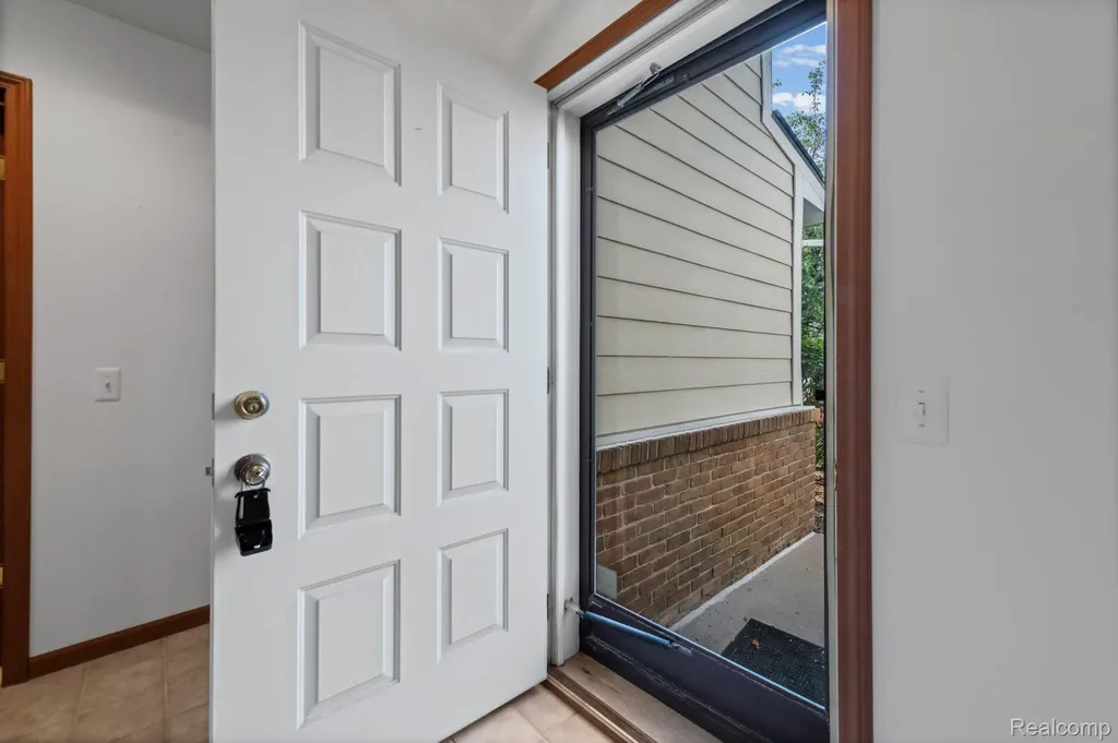 35190 Hillside Drive Farmington Hills City MI 48335