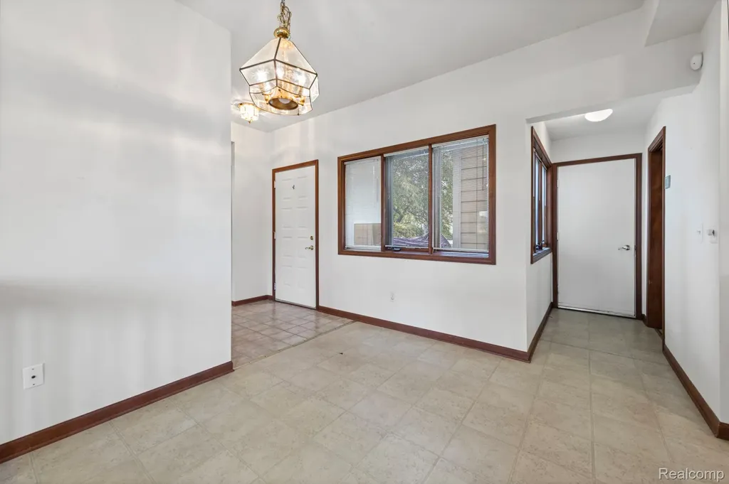 35190 Hillside Drive Farmington Hills City MI 48335