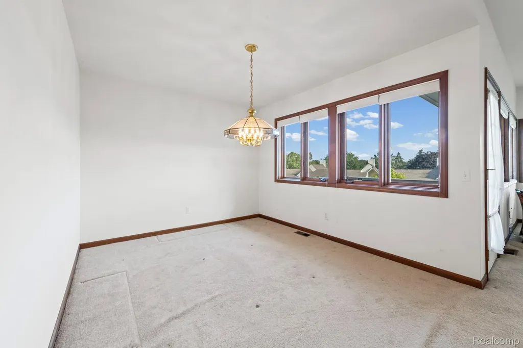 35190 Hillside Drive Farmington Hills City MI 48335