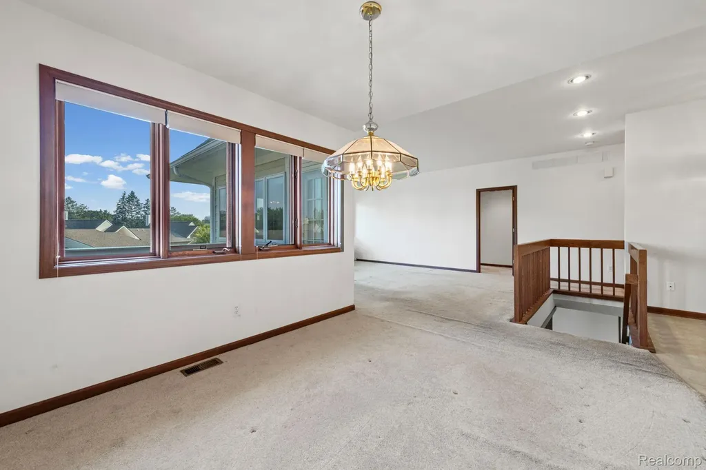 35190 Hillside Drive Farmington Hills City MI 48335