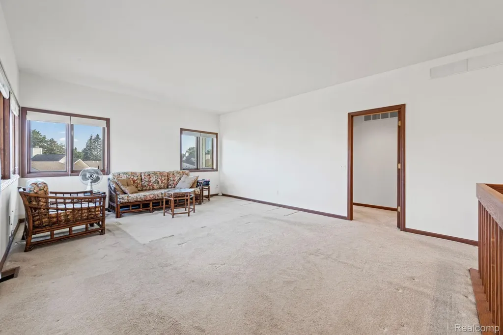 35190 Hillside Drive Farmington Hills City MI 48335