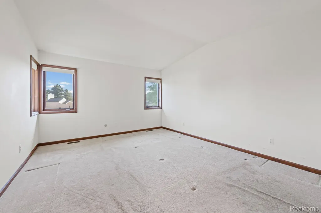 35190 Hillside Drive Farmington Hills City MI 48335