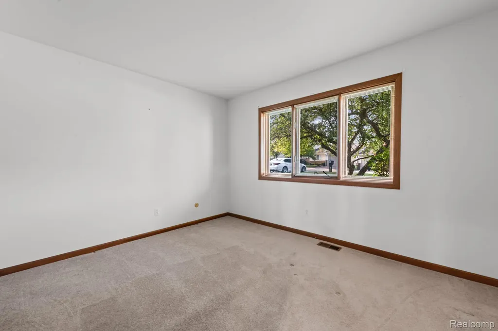 35190 Hillside Drive Farmington Hills City MI 48335