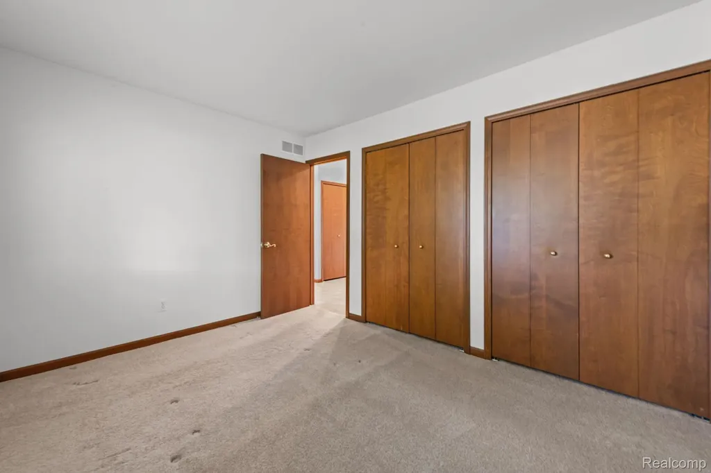 35190 Hillside Drive Farmington Hills City MI 48335