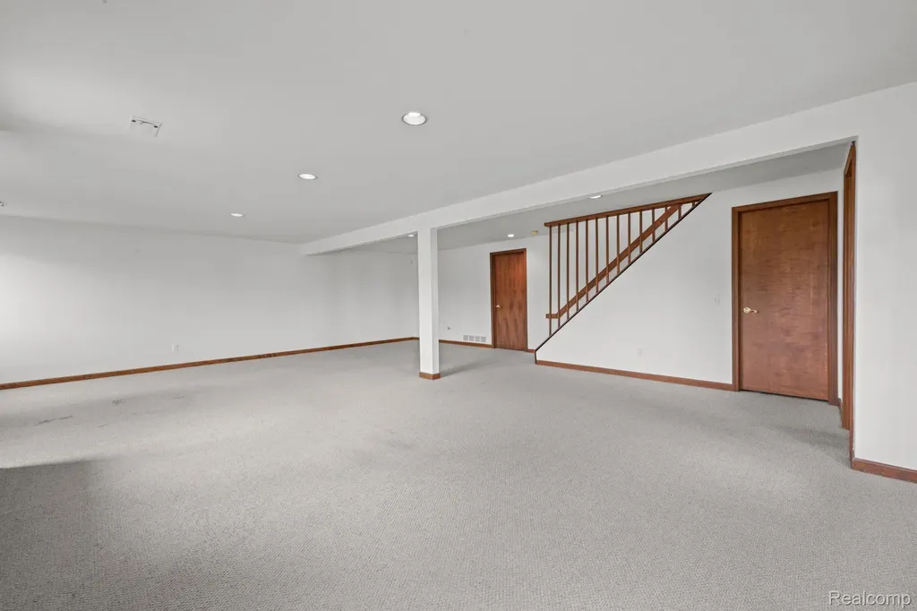 35190 Hillside Drive Farmington Hills City MI 48335