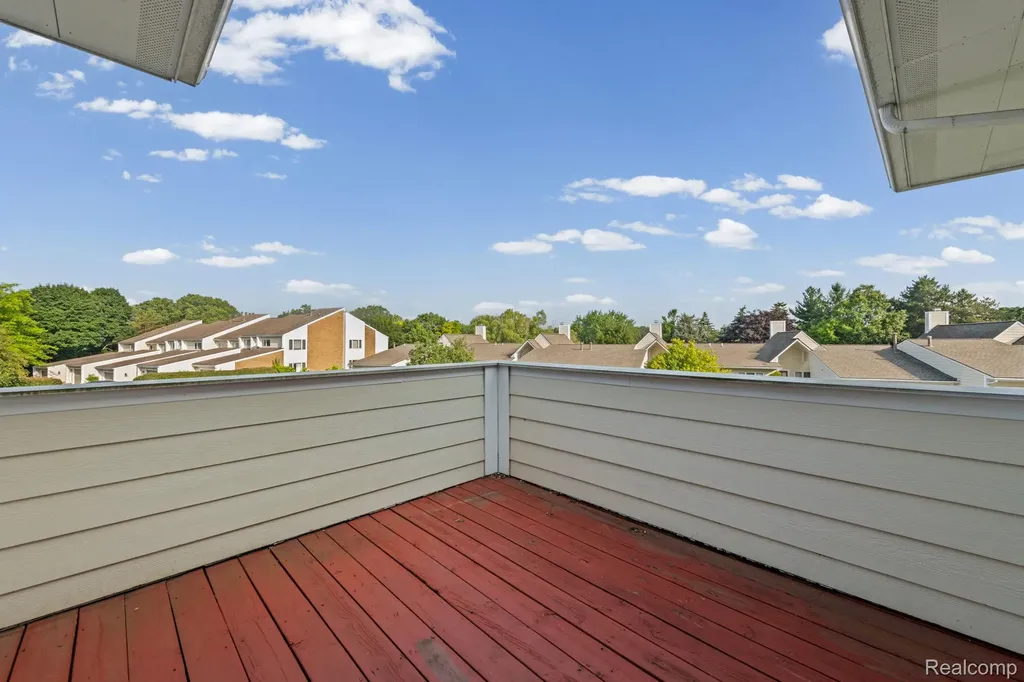35190 Hillside Drive Farmington Hills City MI 48335