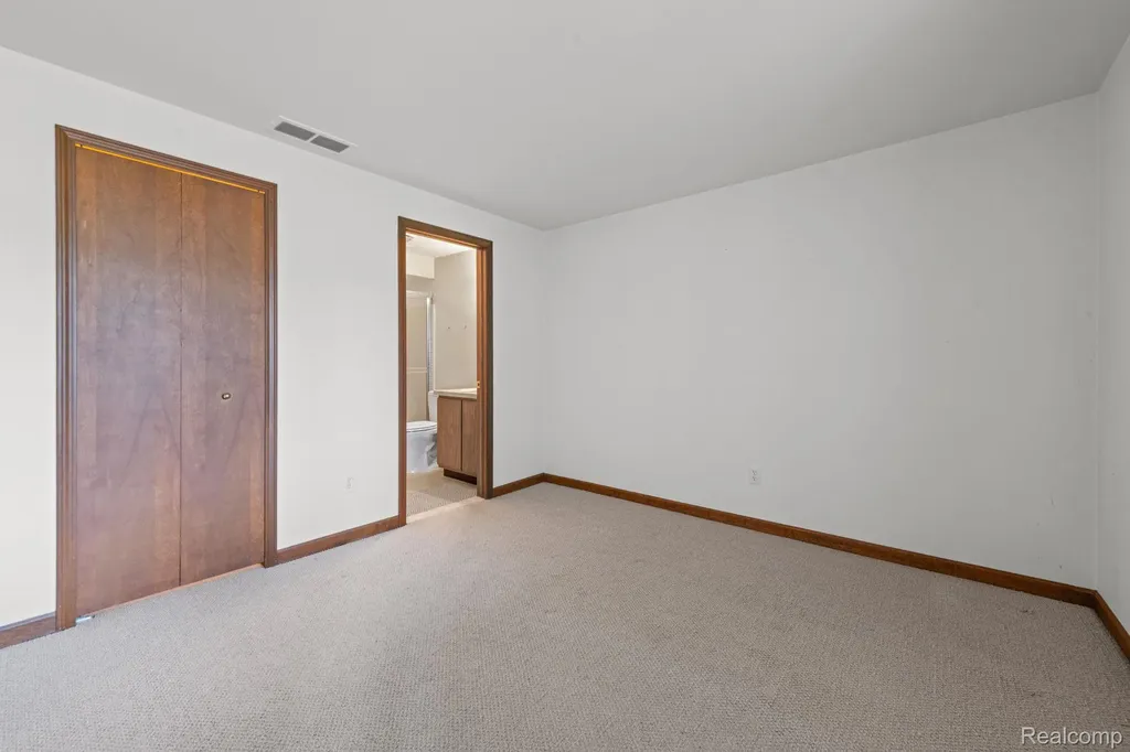 35190 Hillside Drive Farmington Hills City MI 48335