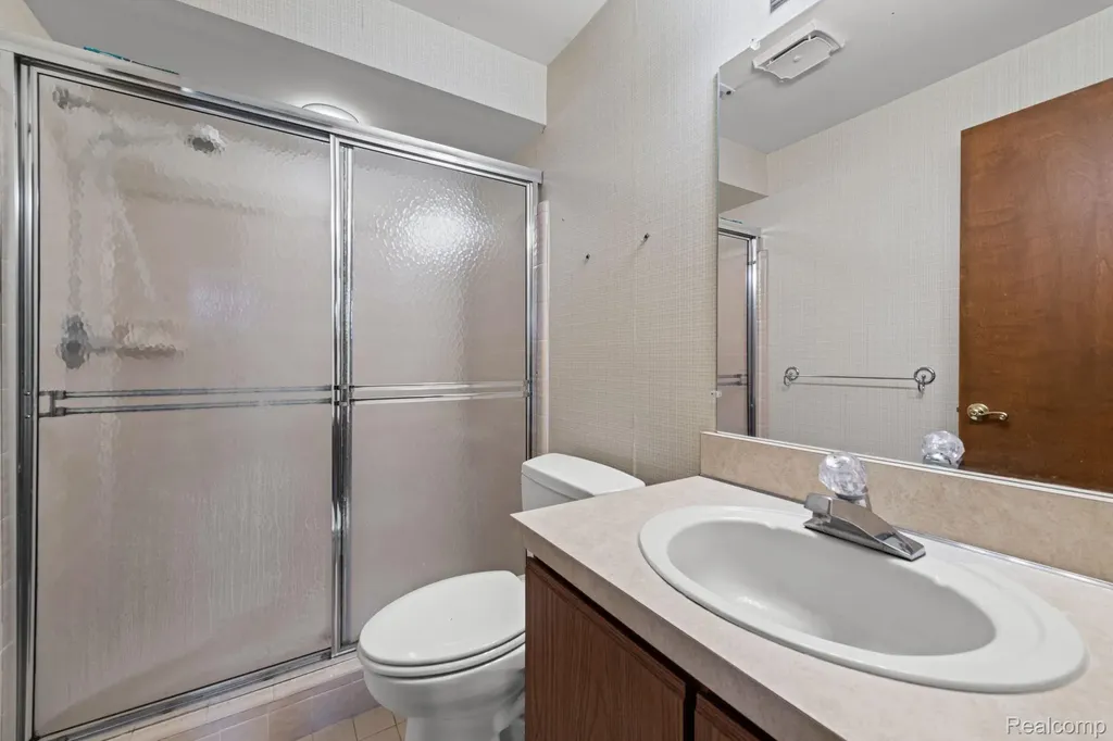 35190 Hillside Drive Farmington Hills City MI 48335
