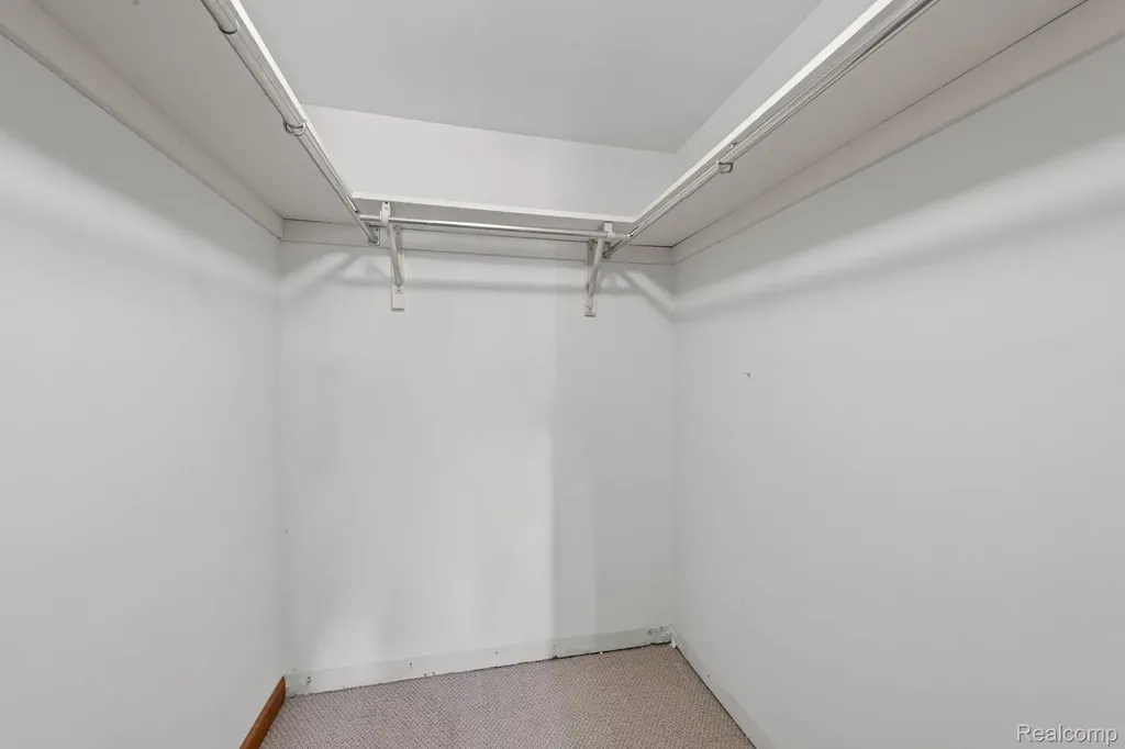 35190 Hillside Drive Farmington Hills City MI 48335