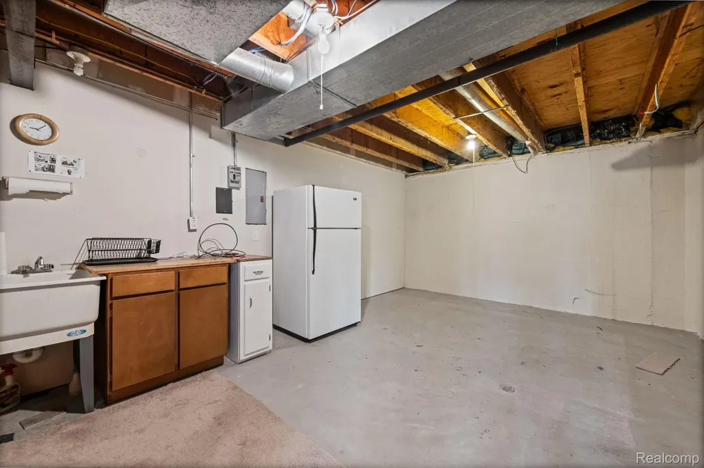 35190 Hillside Drive Farmington Hills City MI 48335