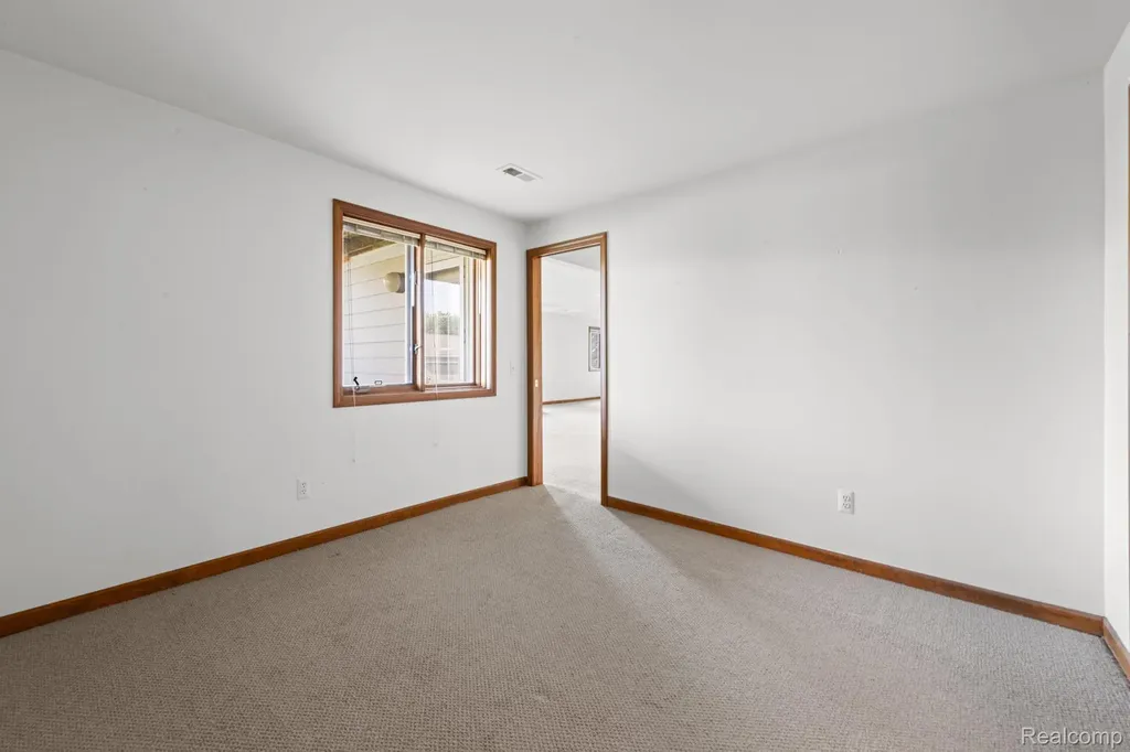 35190 Hillside Drive Farmington Hills City MI 48335
