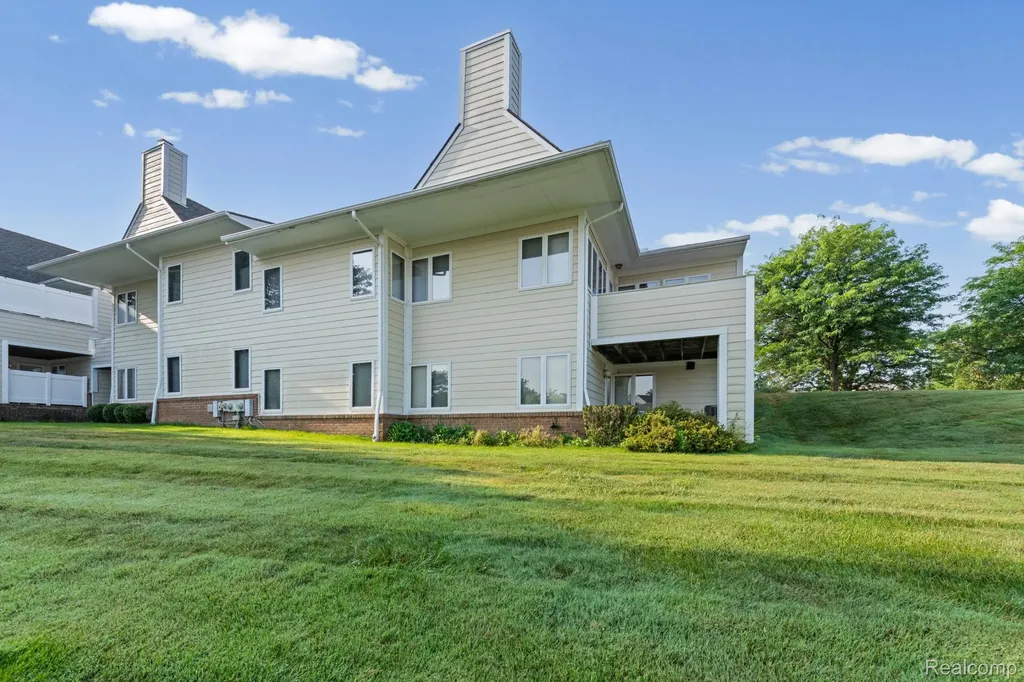 35190 Hillside Drive Farmington Hills City MI 48335