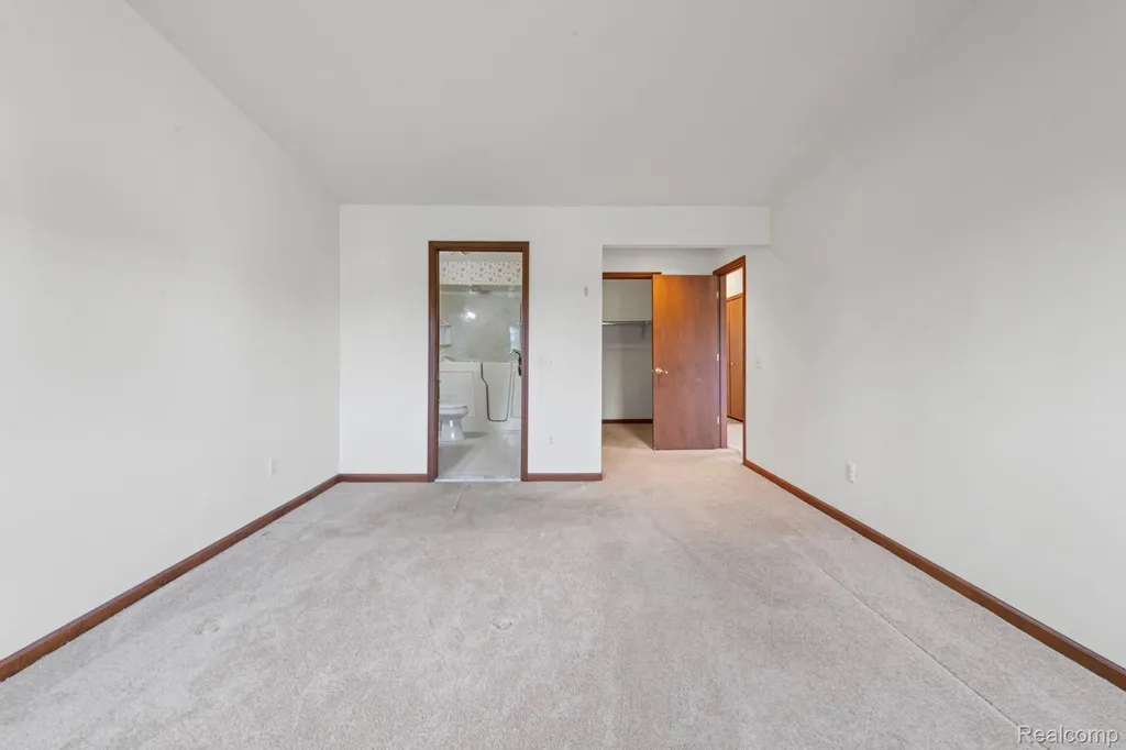 35190 Hillside Drive Farmington Hills City MI 48335