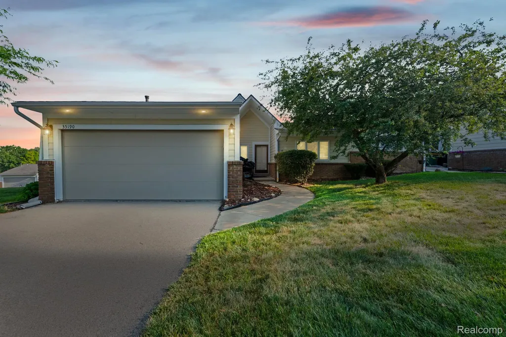 35190 Hillside Drive Farmington Hills City MI 48335