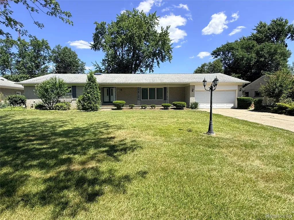 25630 Woodvilla Place Southfield City MI 48075