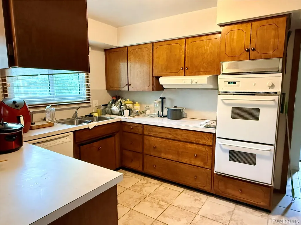 25630 Woodvilla Place Southfield City MI 48075