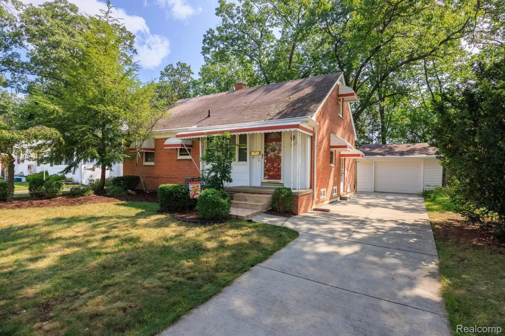 23500 Majestic Street Oak Park City MI 48237